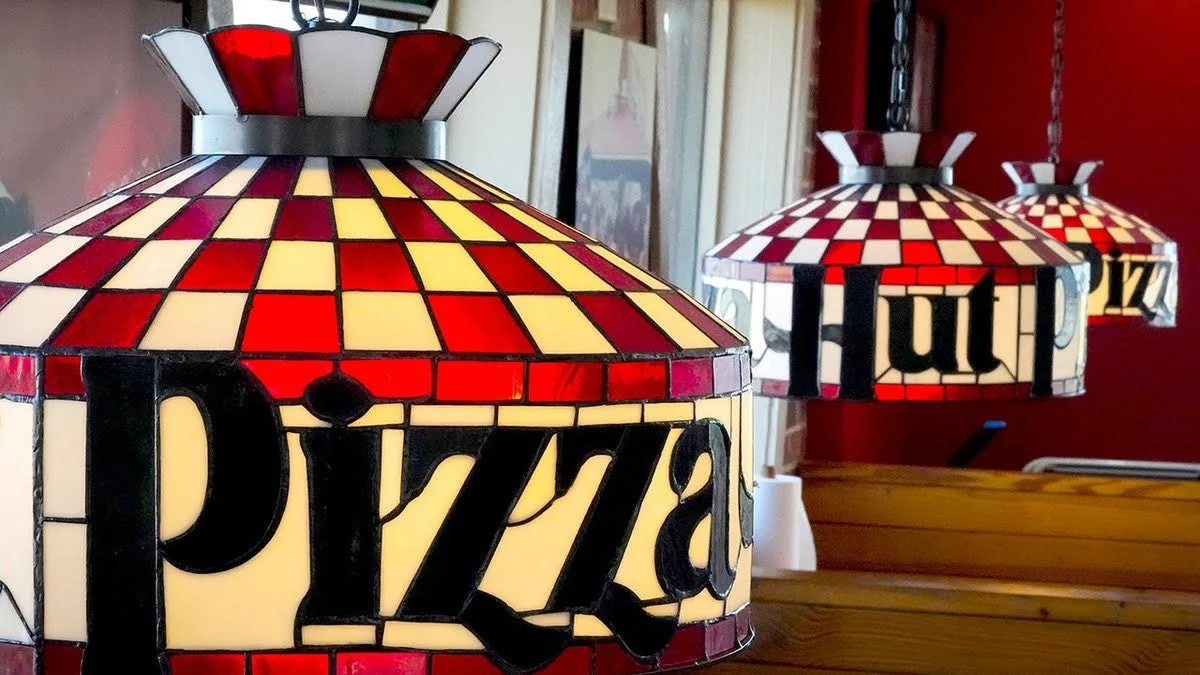 Pizza Hut Bringing Back Classic 80s And 90s Style Restaurants Across America
